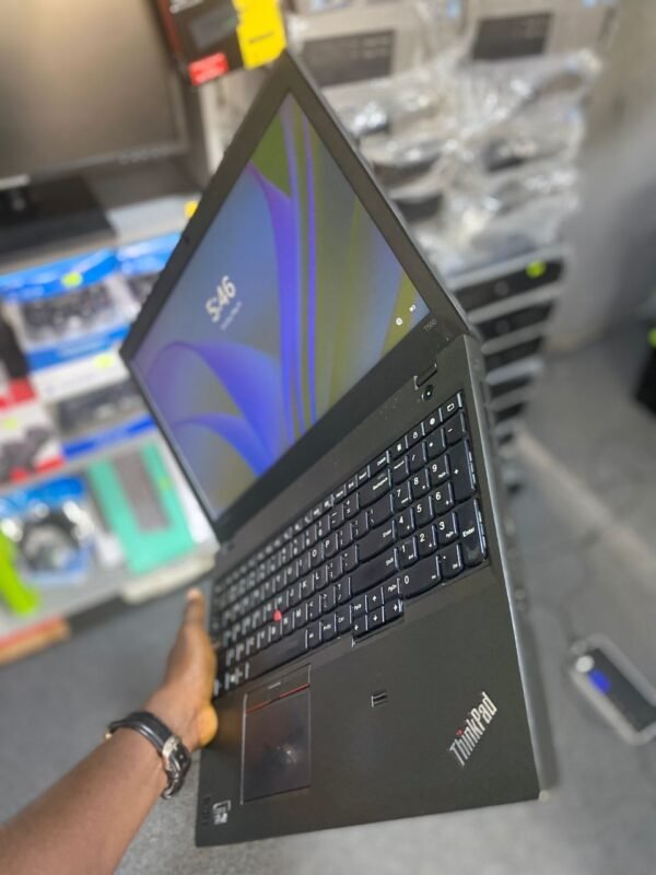 Laptop Lenovo i7 5th gen
