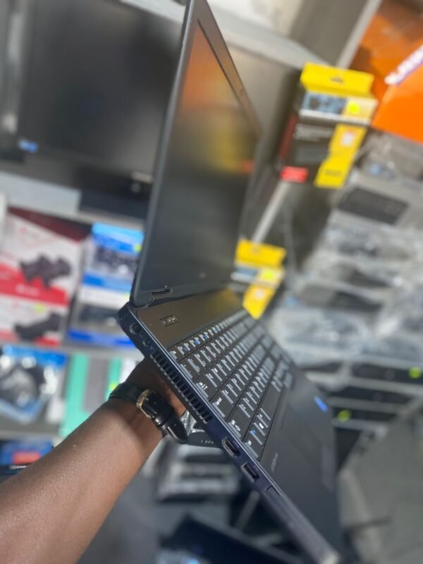 DELL Latitude E5540 Laptop i5 - Image 4