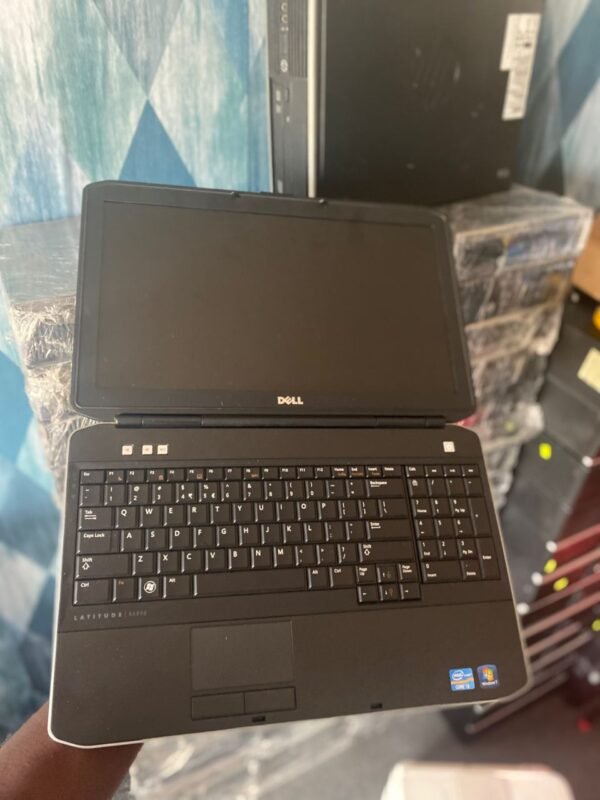 DELL  Laptop Latitude E5530 - Image 6