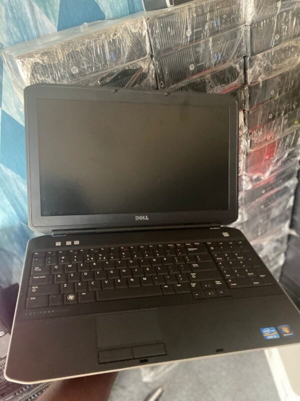 DELL  Laptop Latitude E5530 - Image 5