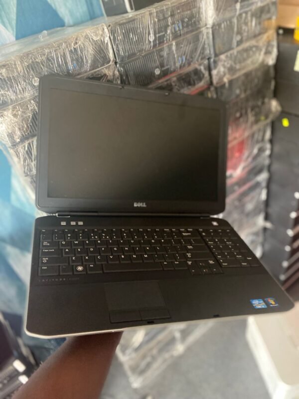 DELL  Laptop Latitude E5530 - Image 3